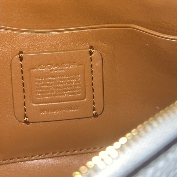 Coach White Red Cosmetic Leather Bag Clutch Case with Red Apple Print AUTHENTIC - Picture 12 of 12